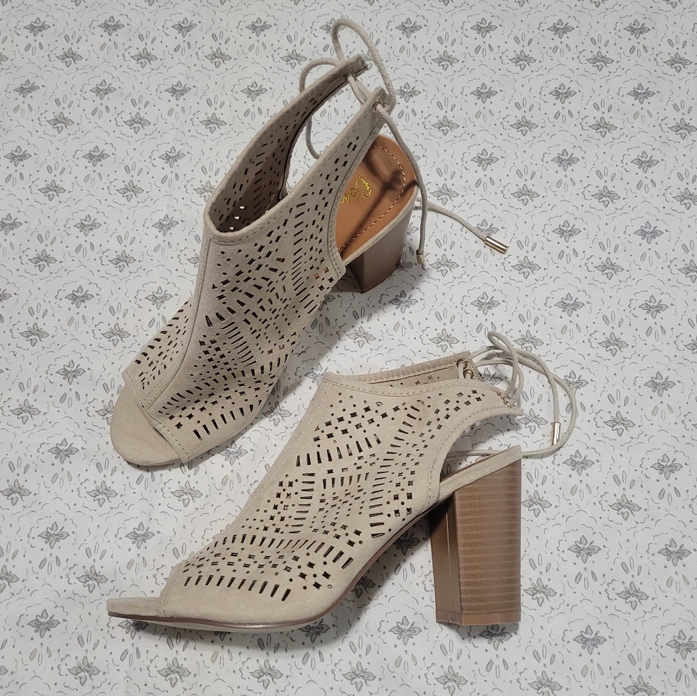 Bonnibel Cutout Peep Toe Heels - Picture 1 of 7